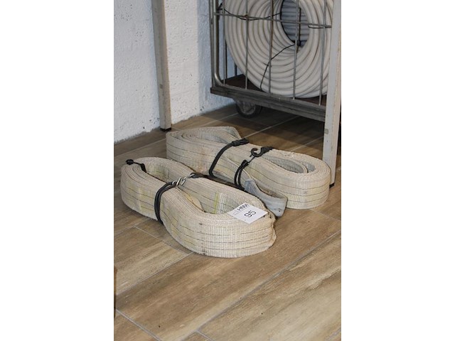 Twee hijsbanden met breedte 9 cm. - afbeelding 2 van  2