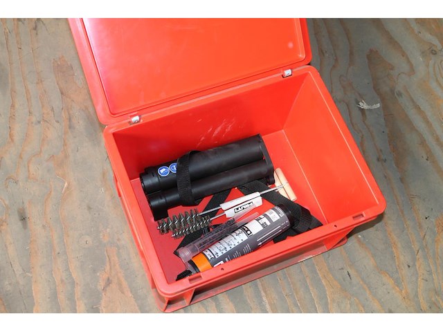 Twee hilti koffers met kitspuit accessoires. - afbeelding 3 van  3