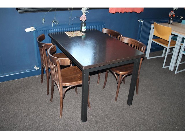Twee horecatafels met 8 stoelen. afmeting 120 x 80 x 76 cm. - afbeelding 1 van  5