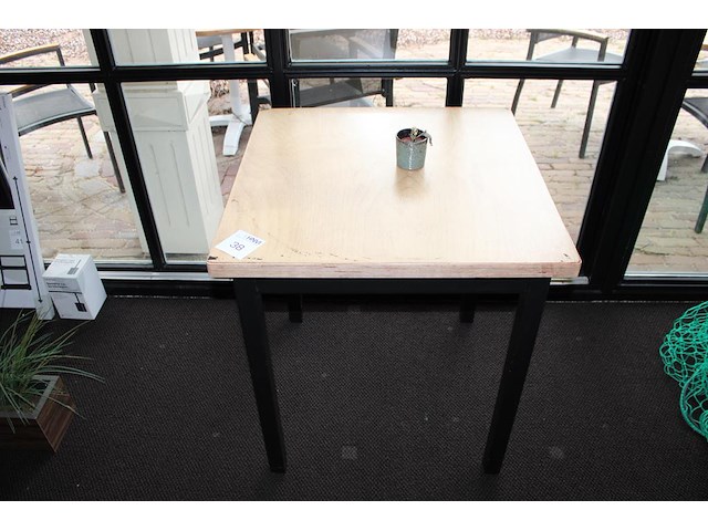 Twee horecatafels met afmeting 70 x 70 x 75 cm. - afbeelding 1 van  2