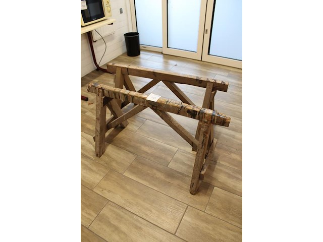 Twee houten bokken. afmeting 100 x 50 cm. - afbeelding 2 van  2