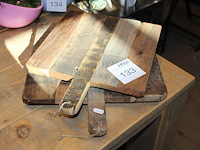 Twee houten dienbladen lengte 45 en 40 cm. - afbeelding 1 van  2