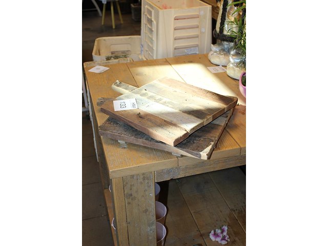 Twee houten dienbladen lengte 45 en 40 cm. - afbeelding 2 van  2