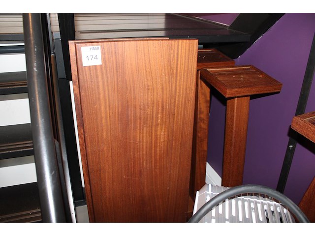 Twee houten tafelbladen met afmeting 120 x 50 x 4 cm. - afbeelding 1 van  2