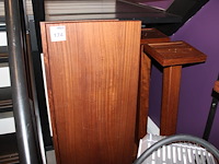 Twee houten tafelbladen met afmeting 120 x 50 x 4 cm.