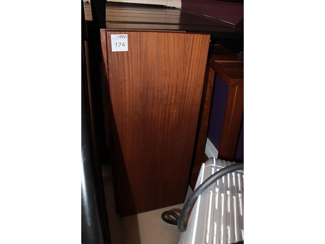 Twee houten tafelbladen met afmeting 120 x 50 x 4 cm. - afbeelding 2 van  2