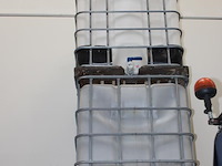 Twee ibc vaten. - afbeelding 2 van  2