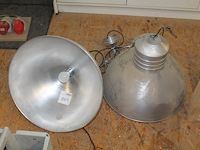 Twee industriele hanglampen met doorsnede 51 cm. - afbeelding 1 van  2
