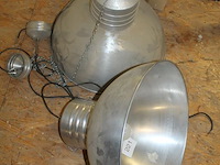 Twee industriele hanglampen met doorsnede 51 cm. - afbeelding 2 van  2