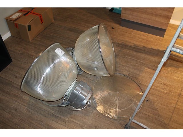 Twee industriële hanglampen met doorsnede 55 cm. - afbeelding 1 van  2