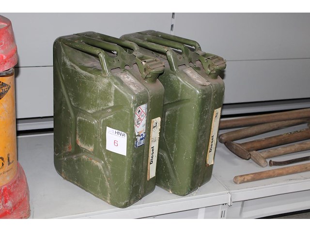 Twee jerrycans 20 liter - afbeelding 1 van  3