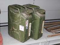 Twee jerrycans 20 liter - afbeelding 1 van  3