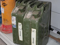 Twee jerrycans 20 liter - afbeelding 2 van  3