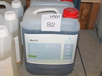 Twee jerrycans a 10l bluefixreiniger pure. - afbeelding 1 van  3