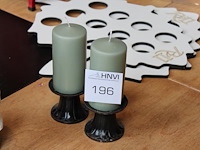 Twee kaarsen op kandelaar. hoogte 20 cm. - afbeelding 1 van  2