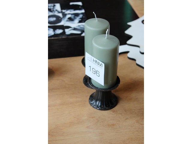 Twee kaarsen op kandelaar. hoogte 20 cm. - afbeelding 2 van  2