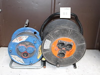Twee kabelhaspels. - afbeelding 1 van  2