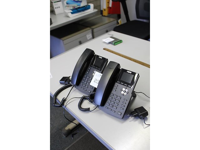 Twee kantoortelefoons fanvil model x3sp. - afbeelding 2 van  3
