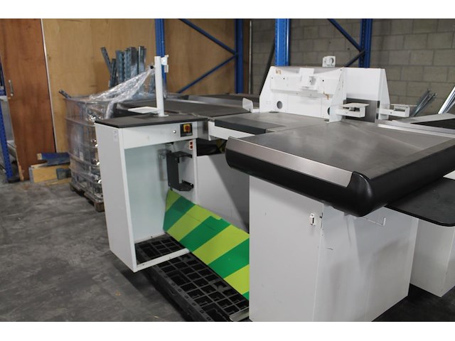 Twee kassameubels pan oston met aanvoerbanden. totale lengte ca. 3 meter. - afbeelding 4 van  5