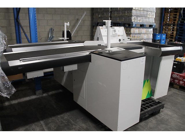 Twee kassameubels pan oston met aanvoerbanden. totale lengte ca. 3 meter. - afbeelding 5 van  5