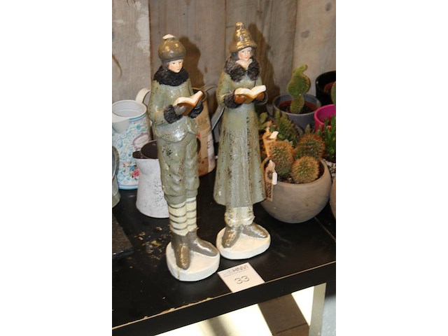 Twee kerst zangers hoogte ca. 50 cm. - afbeelding 2 van  2