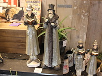 Twee kerst zangers hoogte ca. 62 cm. - afbeelding 1 van  2