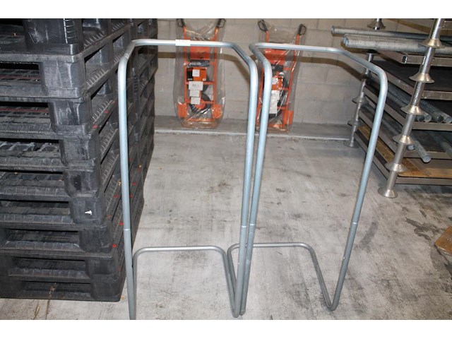 Twee knapzakhouders. - afbeelding 1 van  3