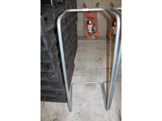 Twee knapzakhouders. - afbeelding 2 van  3