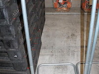 Twee knapzakhouders. - afbeelding 2 van  3