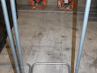 Twee knapzakhouders. - afbeelding 3 van  3