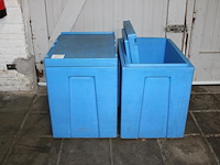 Twee koelboxen met afmeting 60 x 40 x 54 cm en deksel.