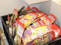 Twee kratten met fopartikelen - afbeelding 2 van  3