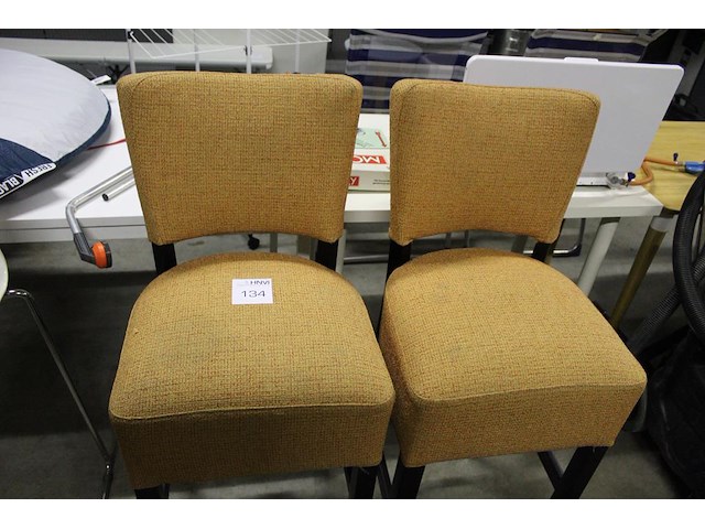 Twee krukken geel gestoffeerd - afbeelding 1 van  2