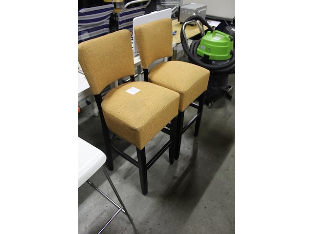 Twee krukken geel gestoffeerd - afbeelding 2 van  2