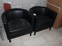 Twee kunstlederen fauteuil zwart gestoffeerd. - afbeelding 1 van  2