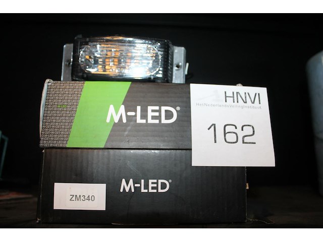 Twee led lampen t.b.v. automotive. - afbeelding 1 van  1