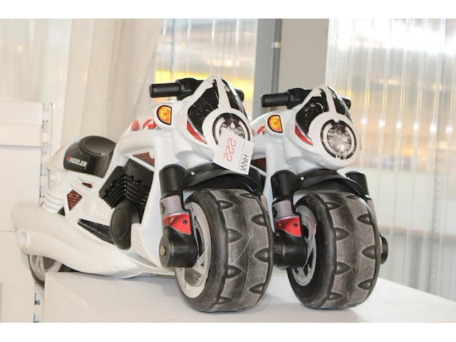 Twee loopmotoren gebruikt - afbeelding 1 van  2
