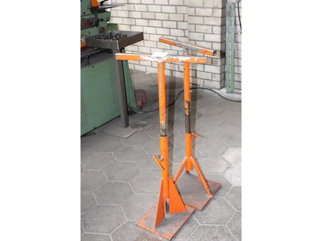 Twee machineknechten met instelbare hoogte. - afbeelding 2 van  2