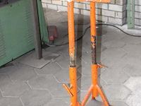 Twee machineknechten met instelbare hoogte. - afbeelding 2 van  2