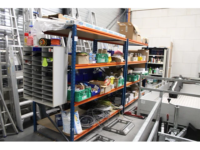 Twee magazijnstellingen met breedte 210 cm. hoogte 200 cm. diepte 100 cm. exclusief inhoud. let op. ophalen... - afbeelding 1 van  3