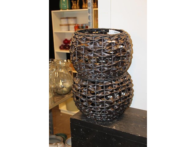 Twee manden met doorsnede 33 cm. - afbeelding 2 van  2