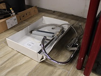 Twee mengkranen. - afbeelding 1 van  2