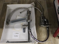 Twee mengkranen. - afbeelding 2 van  2