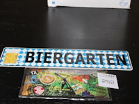 Twee metalen bierborden. - afbeelding 1 van  2