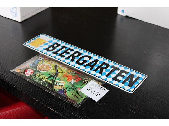 Twee metalen bierborden. - afbeelding 2 van  2