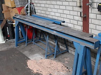 Twee metalen bokken met lengte 275 cm en hoogte 85 cm. - afbeelding 2 van  2