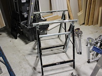 Twee metalen bokken powefix in hoogte verstelbaar. - afbeelding 1 van  2