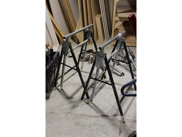 Twee metalen bokken powefix in hoogte verstelbaar. - afbeelding 2 van  2