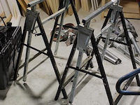 Twee metalen bokken powefix in hoogte verstelbaar. - afbeelding 2 van  2