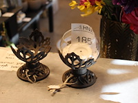 Twee metalen bolhouders, een bol ontbreekt. - afbeelding 1 van  2